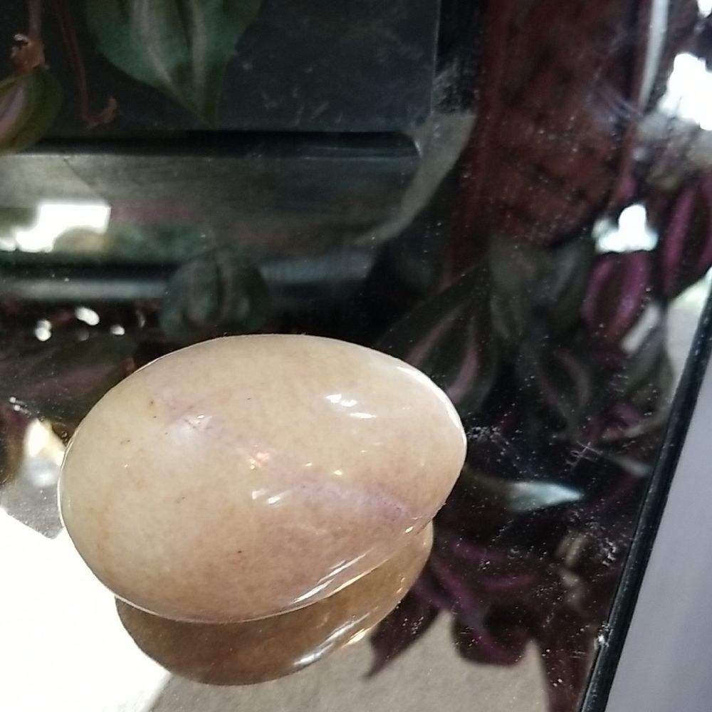 ELEGANT CREAM AND LILAC COLORED EGG SHAPED STONE ACCENT!!! NEW CONDITION!!!
